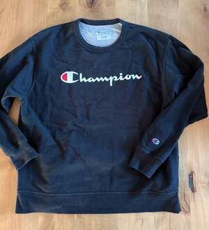 Champion Powerblend Crewneck Sweatshirt Black with Classic Script Logo